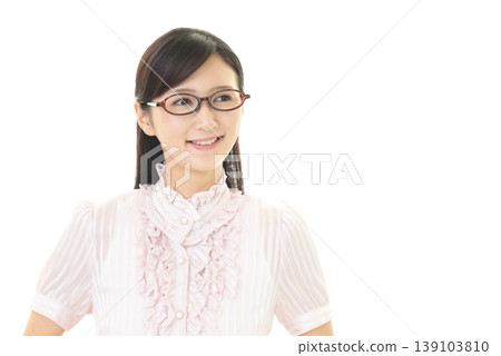 帶著微笑的女員工 139103810