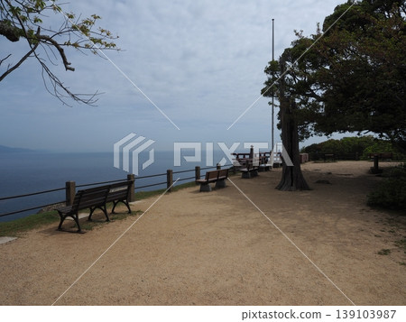 在靠近洲本城的三隈山頂觀景台上，您可以獨自欣賞瀨戶內海的壯麗景色。 139103987