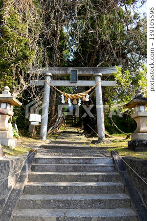 [川俁町，古手26村的主神社「羽田春日神社」參道與鳥居] 139105596