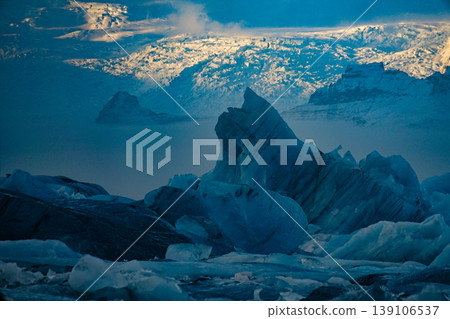 Giant icebergs and glacial mountain ranges Giant icebergs and glacial mountain ranges 139106537