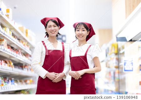 woman working in a supermarket woman working in a supermarket 139106948
