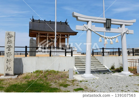 [A panoramic view of the Tono Shrine in Namie Town, a shrine associated with Sakanoue no Tamuramaro] 139107563