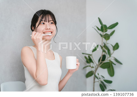 Young Asian woman brushing her teeth (toothpaste, oral care, dental care) Young Asian woman brushing her teeth (toothpaste, oral care, dental care) 139107736