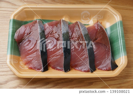 Slices of wild yellowtail Slices of wild yellowtail 139108021