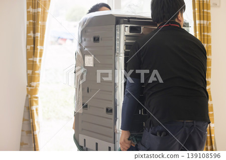 引進滾筒式洗衣機的過程。 引進滾筒式洗衣機的過程。 139108596