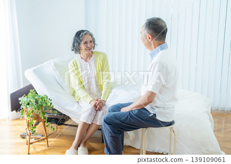 Senior couple sitting on a bed 139109061