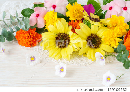 Sunflower and summer flower frame Sunflower and summer flower frame 139109582