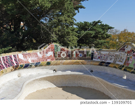 Guell park bench 139109701