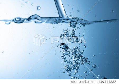 倒水 倒水 139111882