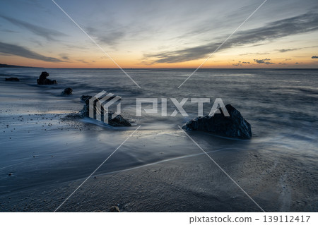 Sunrise and crashing waves Sunrise and crashing waves 139112417