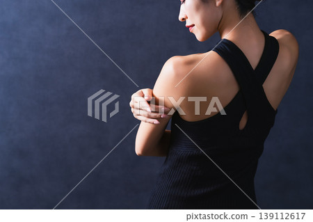 Beauty black background middle woman 139112617