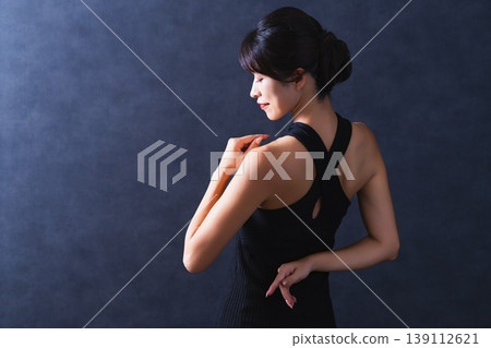 Beauty black background middle woman 139112621