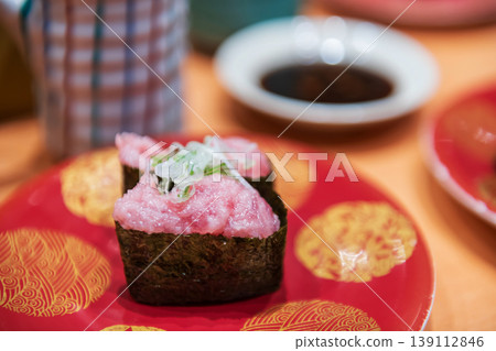 fatty tuna Gunkan Maki sushi on dish in Japanese restaurant fatty tuna Gunkan Maki sushi on dish in Japanese restaurant 139112846