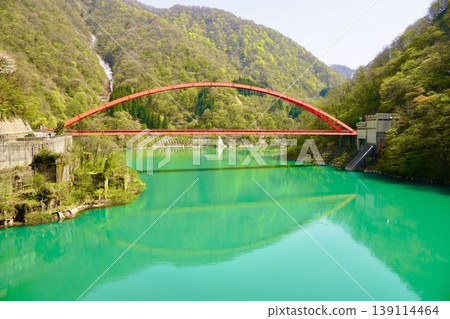 A bridge over an emerald green lake A bridge over an emerald green lake 139114464