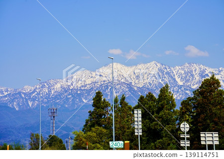 A magnificent view of the snow-capped Northern Alps. A magnificent view of the snow-capped Northern Alps. 139114751