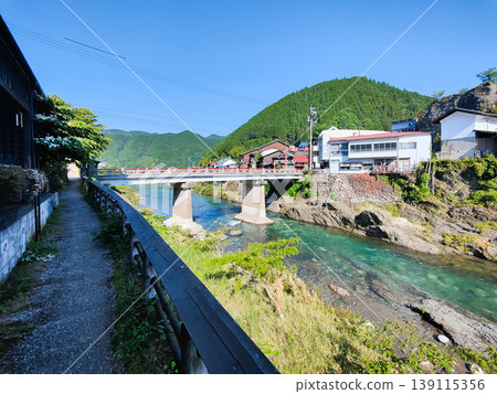 Gujo Hachiman: Yoshida River and Miyagase Bridge 139115356