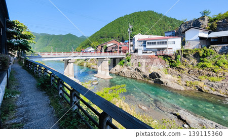 Gujo Hachiman: Yoshida River and Miyagase Bridge 139115360