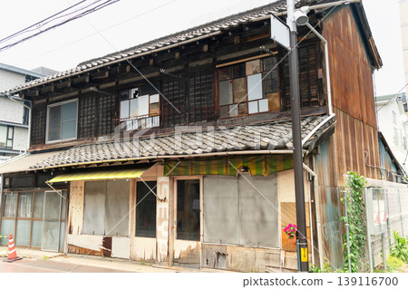 Unoccupied house Unoccupied house 139116700