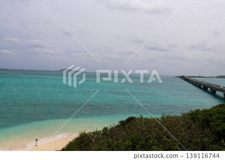 The emerald blue sea and white sand beaches of Miyako Island, Okinawa The emerald blue sea and white sand beaches of Miyako Island, Okinawa 139116744