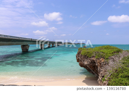 The emerald blue sea of Miyako Island, Okinawa, and Ikema Bridge The emerald blue sea of Miyako Island, Okinawa, and Ikema Bridge 139116780