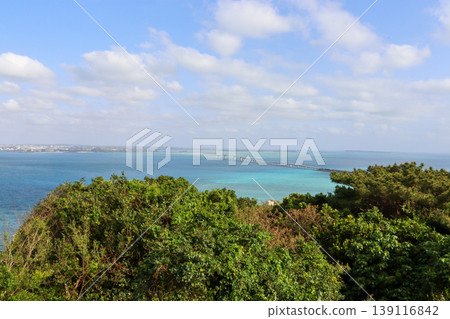 The emerald blue sea of Miyako Island, Okinawa, and the Irabu Bridge The emerald blue sea of Miyako Island, Okinawa, and the Irabu Bridge 139116842