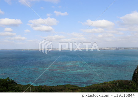 沖繩宮古島的碧藍海水 139116844