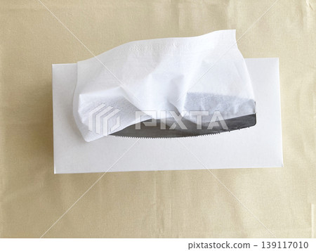 Plain tissue boxes and clean white tissues, reminiscent of everyday necessities and hygiene management. 139117010
