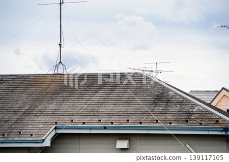 Slate roof that has reached the end of its lifespan Slate roof that has reached the end of its lifespan 139117105
