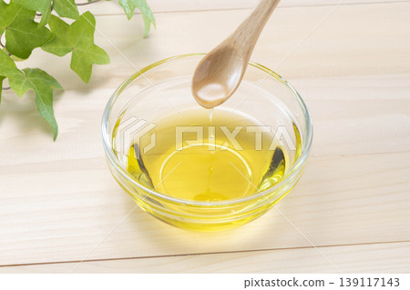倒入橄欖油的那一刻 倒入橄欖油的那一刻 139117143