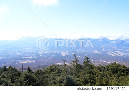 Winter scenery of Mt. Amigasa and Mt. Nishidake in late February (Fujimi Town, Nagano Prefecture and Hokuto City, Yamanashi Prefecture) Winter scenery of Mt. Amigasa and Mt. Nishidake in late February (Fujimi Town, Nagano Prefecture and Hokuto City, Yamanashi Prefecture) 139117451