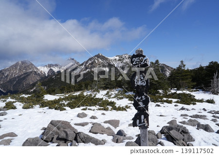 二月下旬的阿彌嬢山和西嶽的冬季景色(長野縣富士見町和山梨縣北斗市) 二月下旬的阿彌嬢山和西嶽的冬季景色(長野縣富士見町和山梨縣北斗市) 139117502