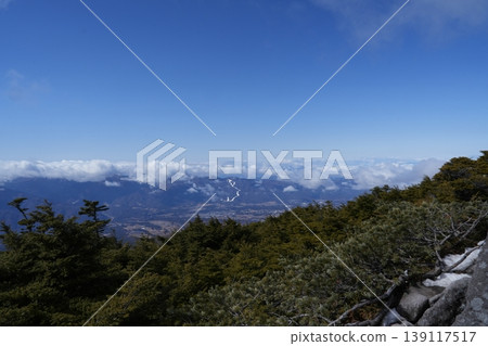Winter scenery of Mt. Amigasa and Mt. Nishidake in late February (Fujimi Town, Nagano Prefecture and Hokuto City, Yamanashi Prefecture) Winter scenery of Mt. Amigasa and Mt. Nishidake in late February (Fujimi Town, Nagano Prefecture and Hokuto City, Yamanashi Prefecture) 139117517