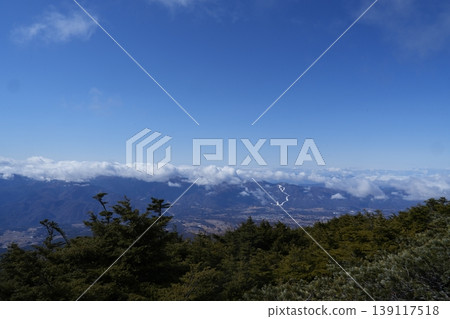 二月下旬的阿彌嬢山和西嶽的冬季景色(長野縣富士見町和山梨縣北斗市) 二月下旬的阿彌嬢山和西嶽的冬季景色(長野縣富士見町和山梨縣北斗市) 139117518