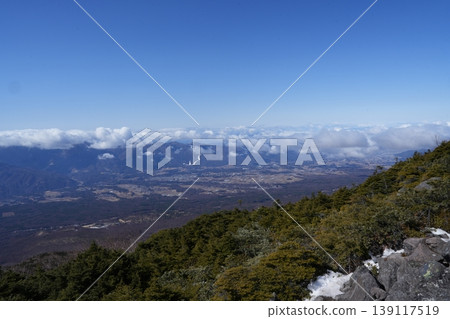 二月下旬的阿彌嬢山和西嶽的冬季景色(長野縣富士見町和山梨縣北斗市) 二月下旬的阿彌嬢山和西嶽的冬季景色(長野縣富士見町和山梨縣北斗市) 139117519