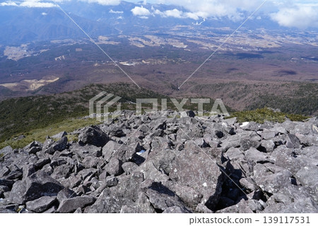 二月下旬的阿彌嬢山和西嶽的冬季景色(長野縣富士見町和山梨縣北斗市) 二月下旬的阿彌嬢山和西嶽的冬季景色(長野縣富士見町和山梨縣北斗市) 139117531