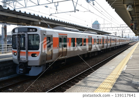 Kuha 315-3042 停在了鐵軌上。 Kuha 315-3042 停在了鐵軌上。 139117641