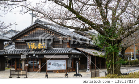 三重縣伊勢神宮大原町赤袋五十鈴川店的早晨 三重縣伊勢神宮大原町赤袋五十鈴川店的早晨 139117837