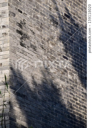 Close-up of the leaf shadow on the wall. Sunlight on the wall. Nature scene. For background use. Close-up of the leaf shadow on the wall. Sunlight on the wall. Nature scene. For background use. 139118020