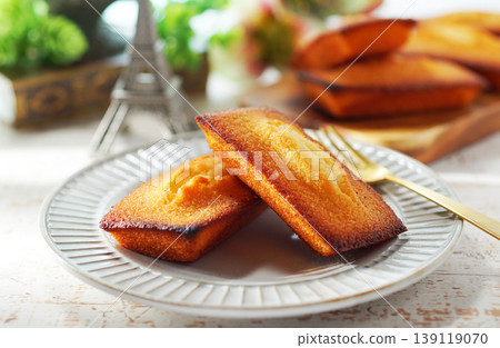 Financier Financier 139119070
