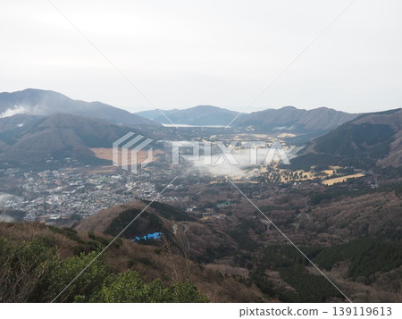 Mount Kintoki and Mount Myojingatake in mid-month (Hakone Town and Minamiashigara City, Kanagawa Prefecture; Oyama Town, Shizuoka Prefecture) Mount Kintoki and Mount Myojingatake in mid-month (Hakone Town and Minamiashigara City, Kanagawa Prefecture; Oyama Town, Shizuoka Prefecture) 139119613