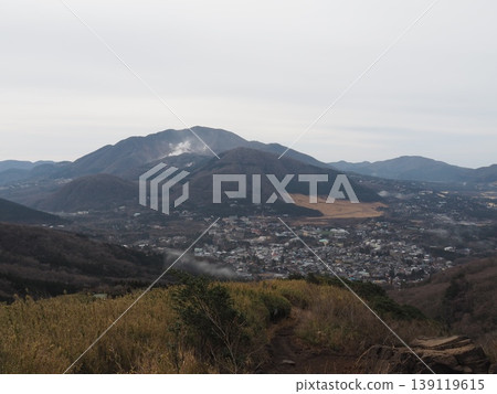 Mount Kintoki and Mount Myojingatake in mid-month (Hakone Town and Minamiashigara City, Kanagawa Prefecture; Oyama Town, Shizuoka Prefecture) Mount Kintoki and Mount Myojingatake in mid-month (Hakone Town and Minamiashigara City, Kanagawa Prefecture; Oyama Town, Shizuoka Prefecture) 139119615