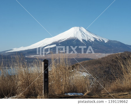 Mount Kintoki and Mount Myojingatake in mid-February (Hakone Town and Minamiashigara City, Kanagawa Prefecture; Oyama Town, Shizuoka Prefecture) Mount Kintoki and Mount Myojingatake in mid-February (Hakone Town and Minamiashigara City, Kanagawa Prefecture; Oyama Town, Shizuoka Prefecture) 139119662
