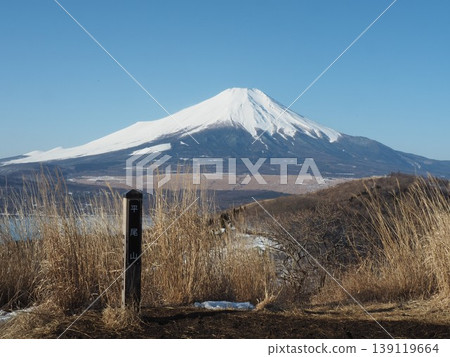 二月中旬的金時山和明神岳(神奈川縣箱根町和南足柄市;靜岡縣大山町) 二月中旬的金時山和明神岳(神奈川縣箱根町和南足柄市;靜岡縣大山町) 139119664