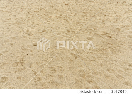 留在海灘上的腳印 留在海灘上的腳印 139120403