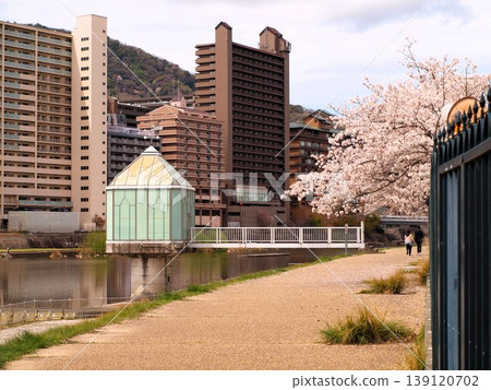 A view of the Mukogawa Riverbank behind the Takarazuka Grand Theater. A view of the Mukogawa Riverbank behind the Takarazuka Grand Theater. 139120702