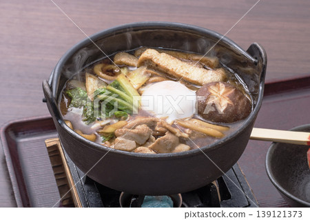 味噌燉烏龍麵、火鍋、燉菜、熱氣騰騰的味噌燉火鍋、圖片素材 味噌燉烏龍麵、火鍋、燉菜、熱氣騰騰的味噌燉火鍋、圖片素材 139121373