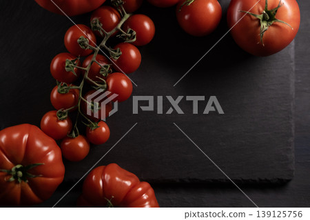 Organic red tomatoes for sale at farmers market. Fresh tomatoes displayed at local market stall. 139125756
