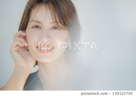 40多歲的女性 40多歲的女性 139125785