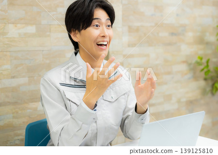 A businessman wearing work clothes A businessman wearing work clothes 139125810