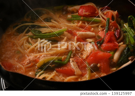 番茄菠菜蟹口味蘑菇意麵 139125997